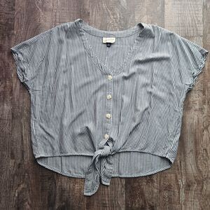 Universal Thread Stripe Tie Front Crop